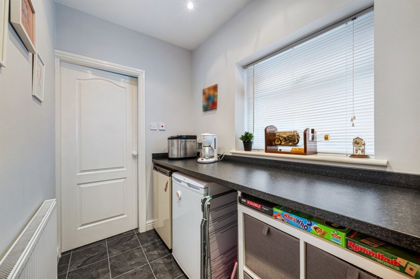 Images for Greenway Close, Sale, M33