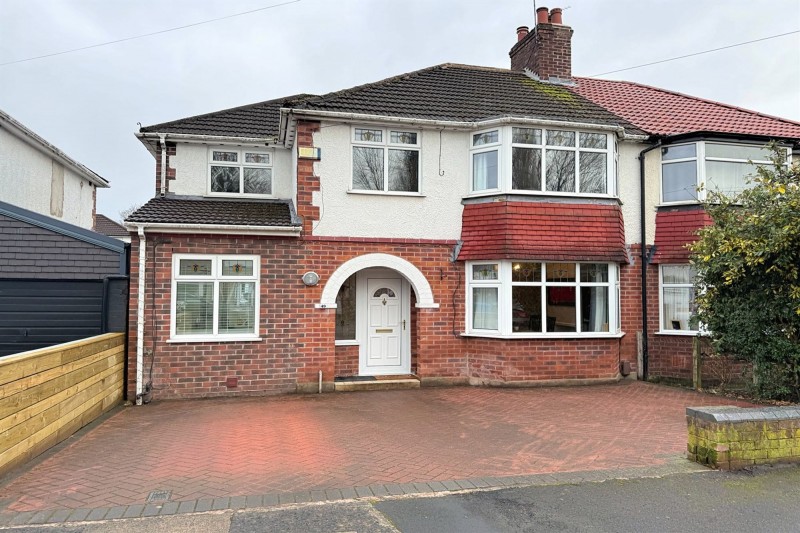 Arcadia Avenue, Sale, M33