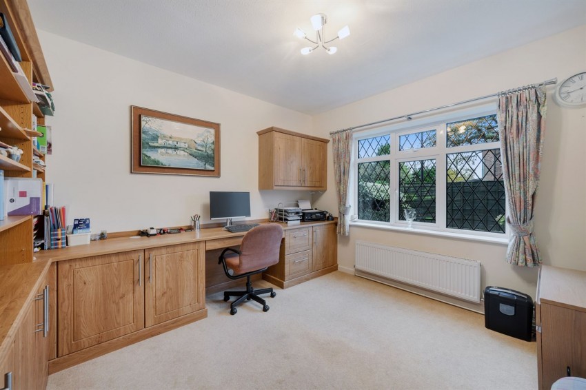 Images for Meadway, Sale, M33