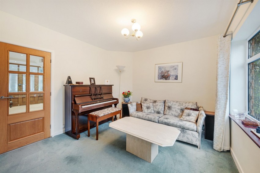 Images for Meadway, Sale, M33
