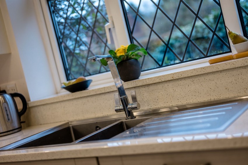 Images for Meadway, Sale, M33