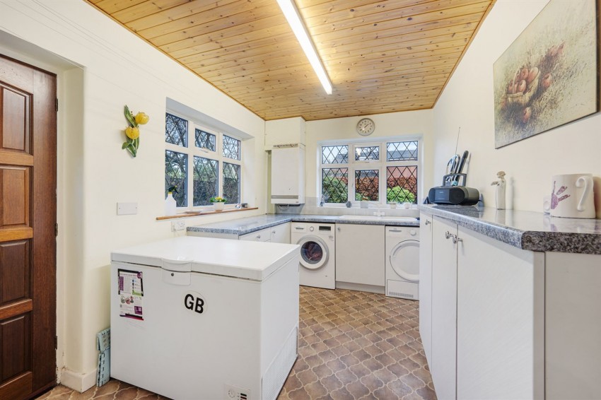 Images for Meadway, Sale, M33