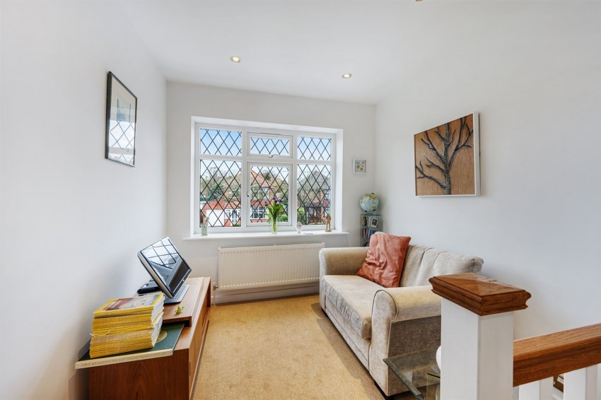 Images for Meadway, Sale, M33