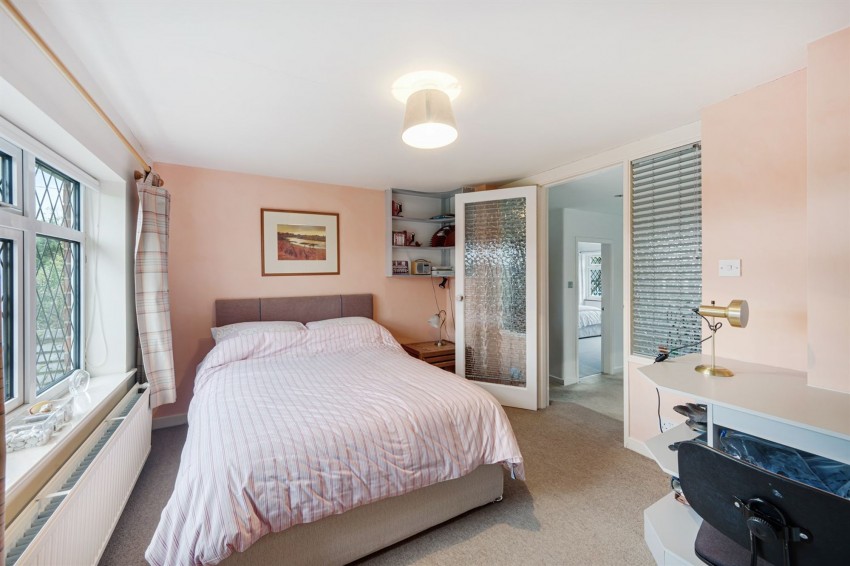 Images for Meadway, Sale, M33