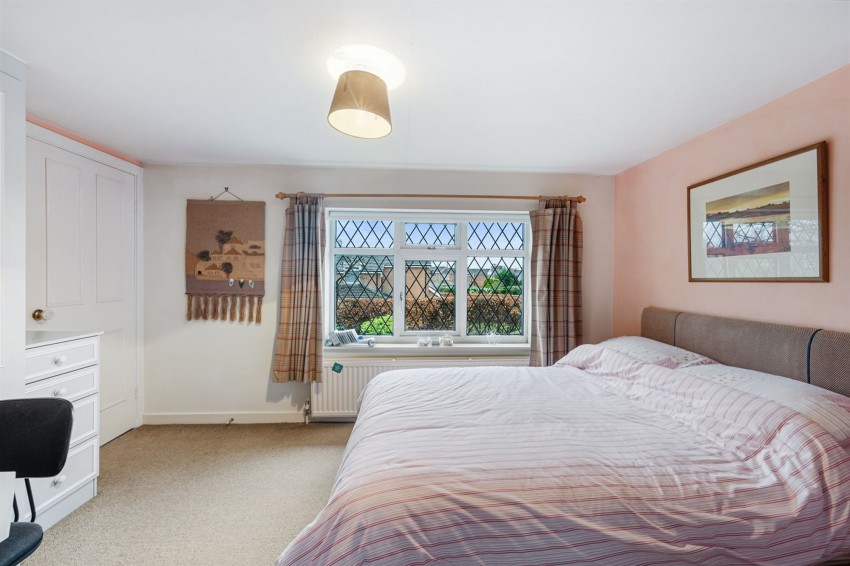 Images for Meadway, Sale, M33