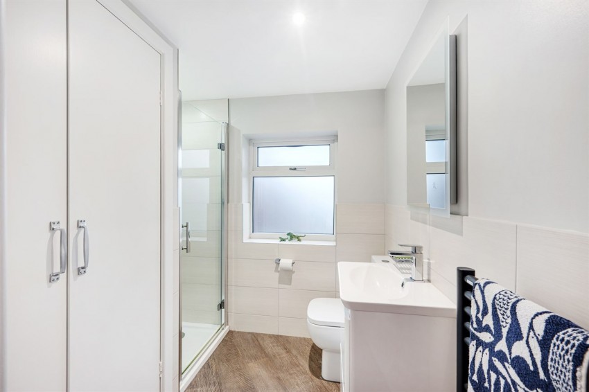 Images for Meadway, Sale, M33