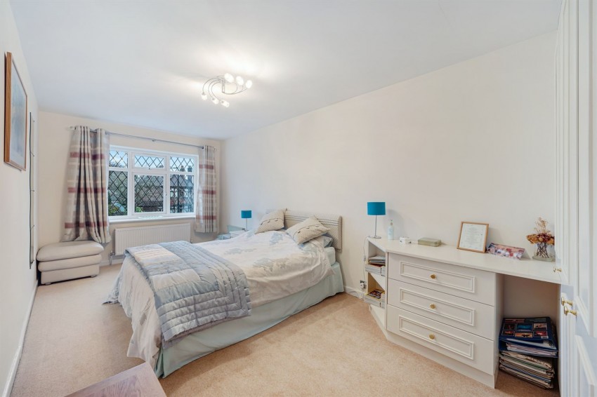 Images for Meadway, Sale, M33