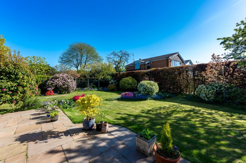 Images for Meadway, Sale, M33