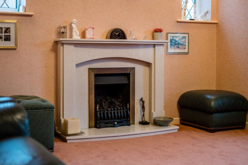 Images for Meadway, Sale, M33