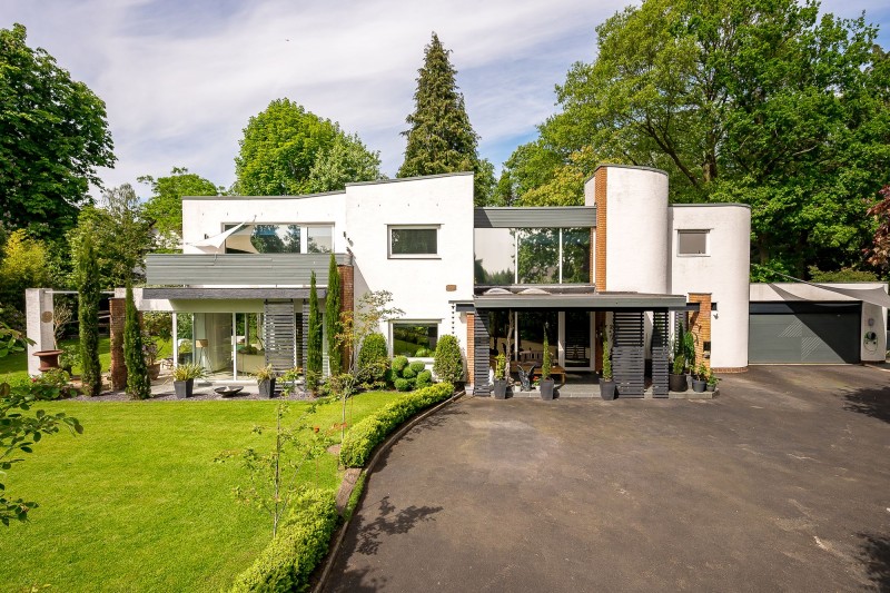 Broad Lane, Hale, WA15