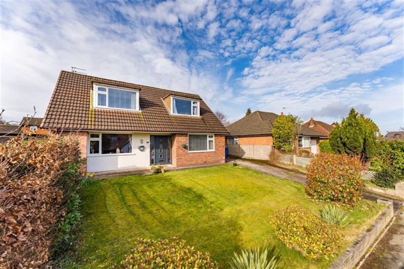 Woodland Avenue, Lymm, WA13