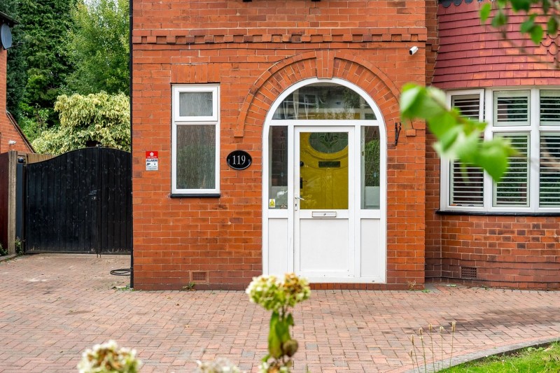 Framingham Road, Sale, M33