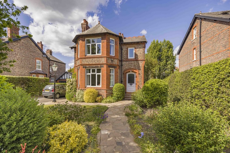 Park Road, Hale, WA15