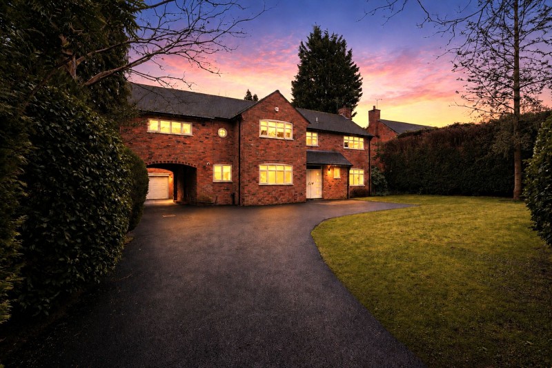 Park Lane, Hale, WA15