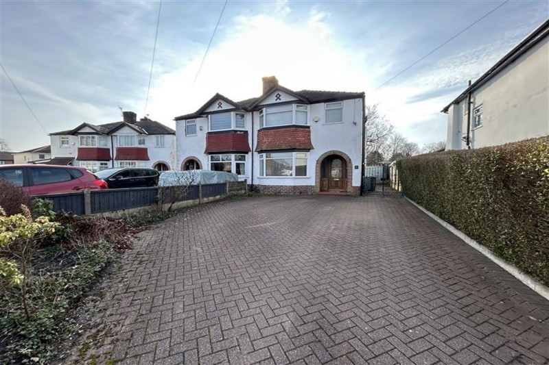 Warwick Drive, Sale, M33