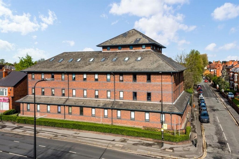 Park Avenue, Sale, M33