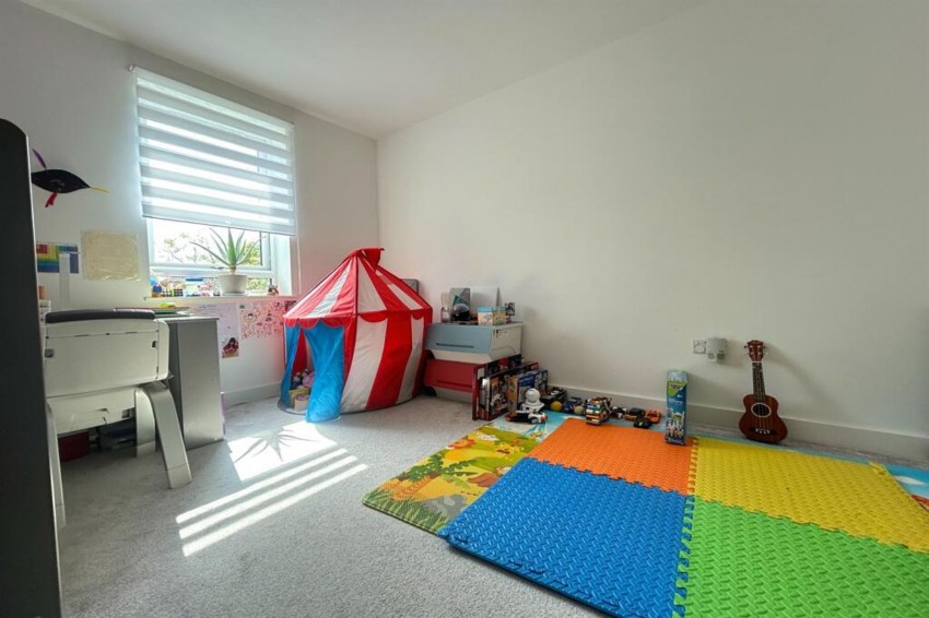 Images for Park Avenue, Sale, M33