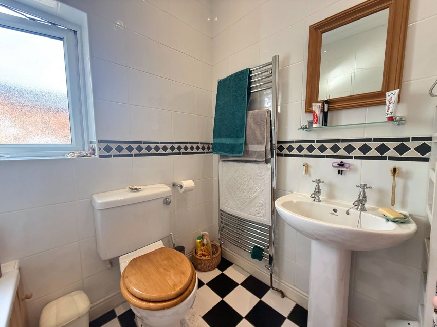 Images for Glen Avenue, Sale, M33