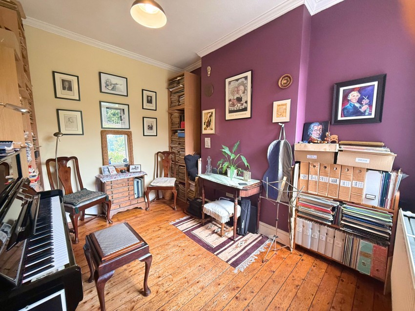 Images for Glen Avenue, Sale, M33