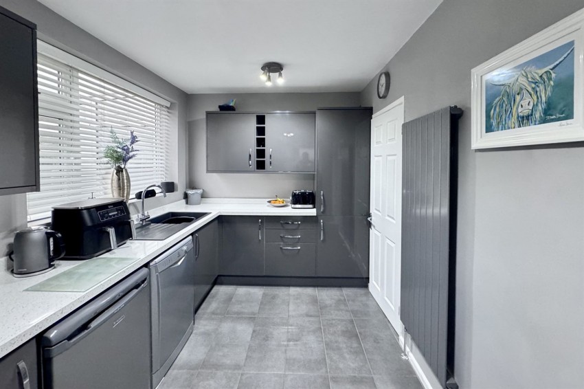 Images for Hawthorn Bank, Hadfield, SK13