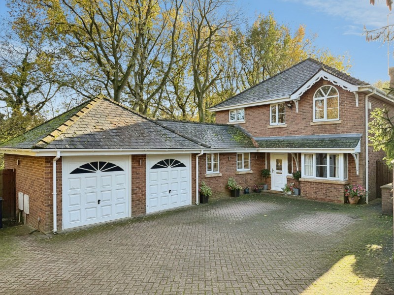 Valley Road, Bramhall, SK7