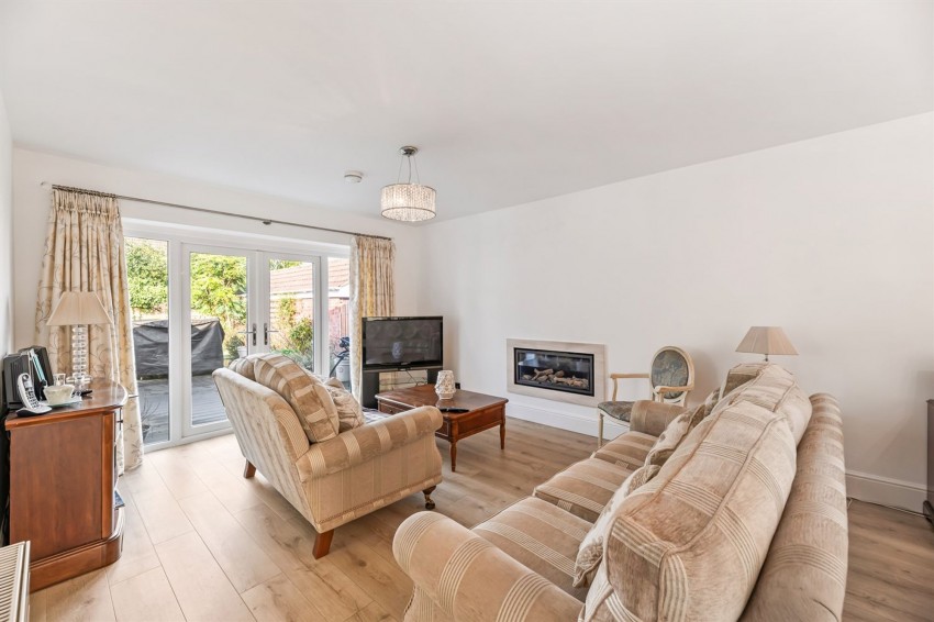 Images for Cambridge Gardens, Helsby, WA6