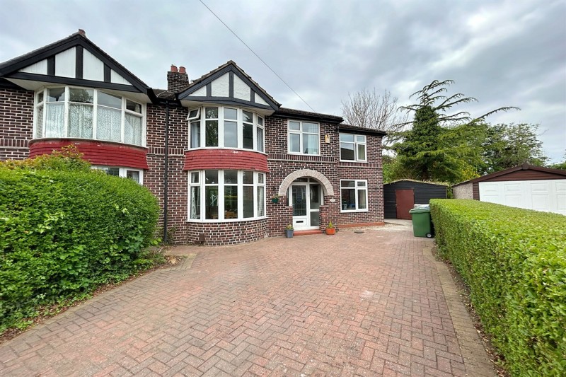 Elton Road, Sale, M33