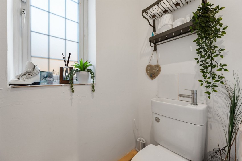 Images for Little Ees Lane, Sale, M33
