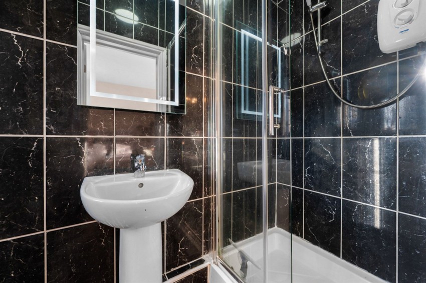 Images for Little Ees Lane, Sale, M33