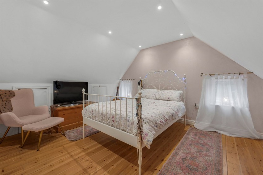 Images for Little Ees Lane, Sale, M33