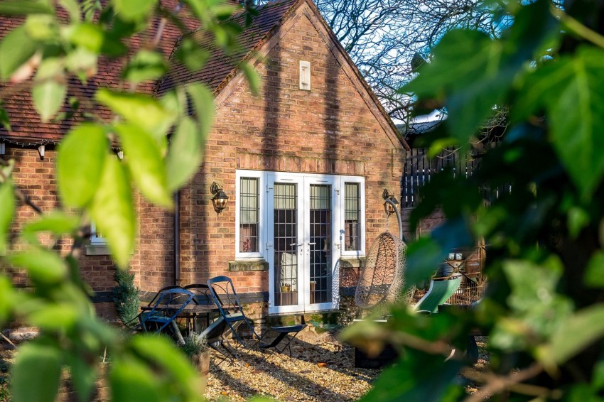 Images for Little Ees Lane, Sale, M33