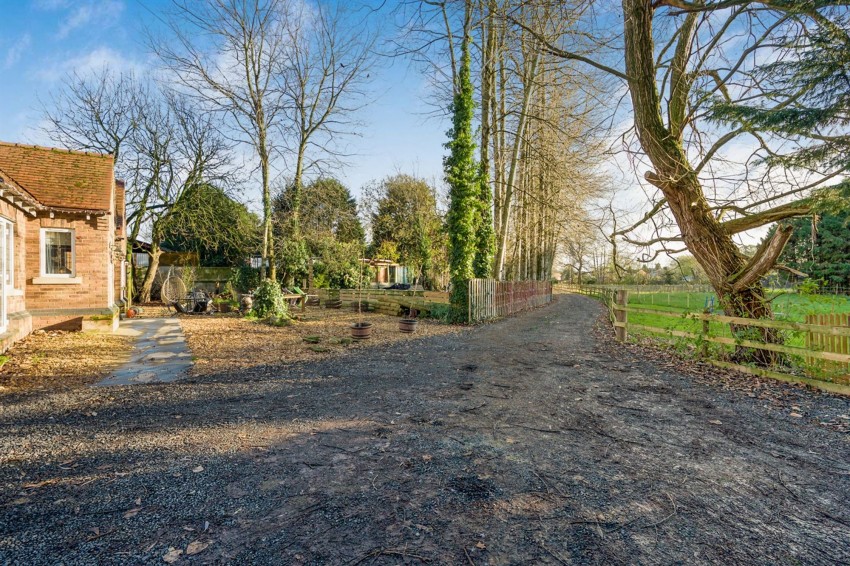 Images for Little Ees Lane, Sale, M33