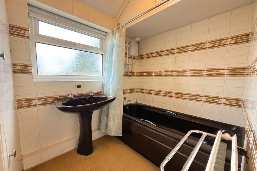 Images for Newlyn Drive, Sale, M33