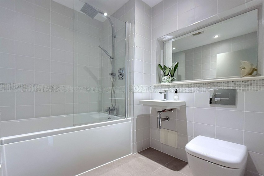 Images for Dane Road, Metro House, M33