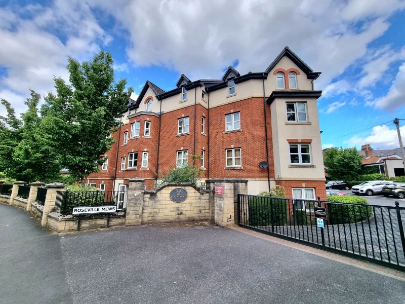 Roseville Mews, The Courtyard, M33