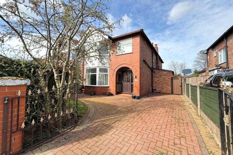 Walton Road, Sale, M33