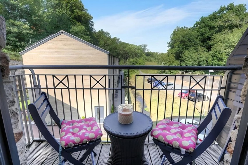 Images for Kinderlee Way, Chisworth, SK13
