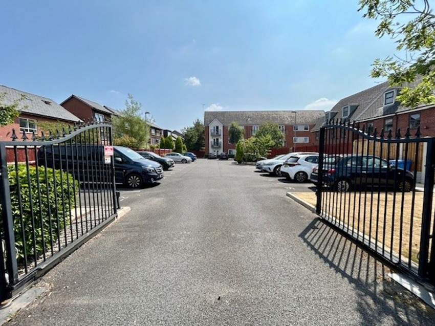 Images for 33 Highmarsh Crescent, West Didsbury, M20