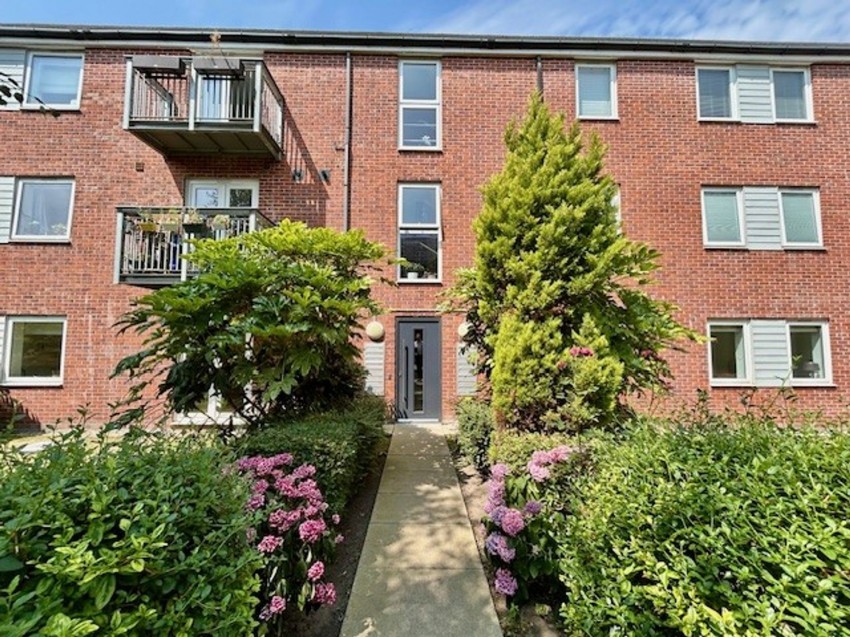 Images for 33 Highmarsh Crescent, West Didsbury, M20