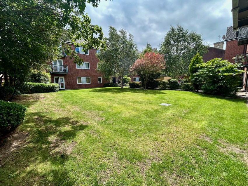Images for 33 Highmarsh Crescent, West Didsbury, M20