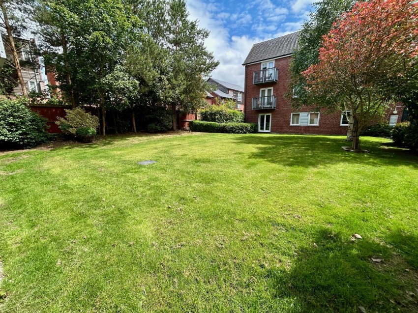 Images for 33 Highmarsh Crescent, West Didsbury, M20