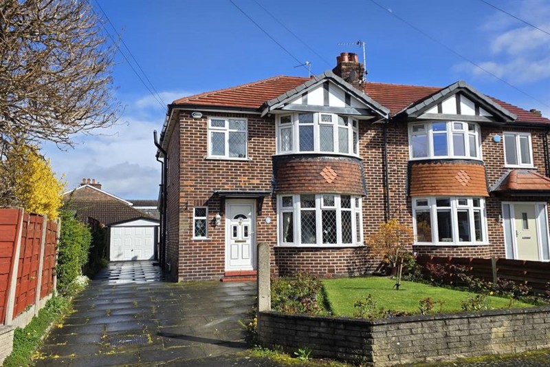 Rosslyn Grove, Timperley, WA15