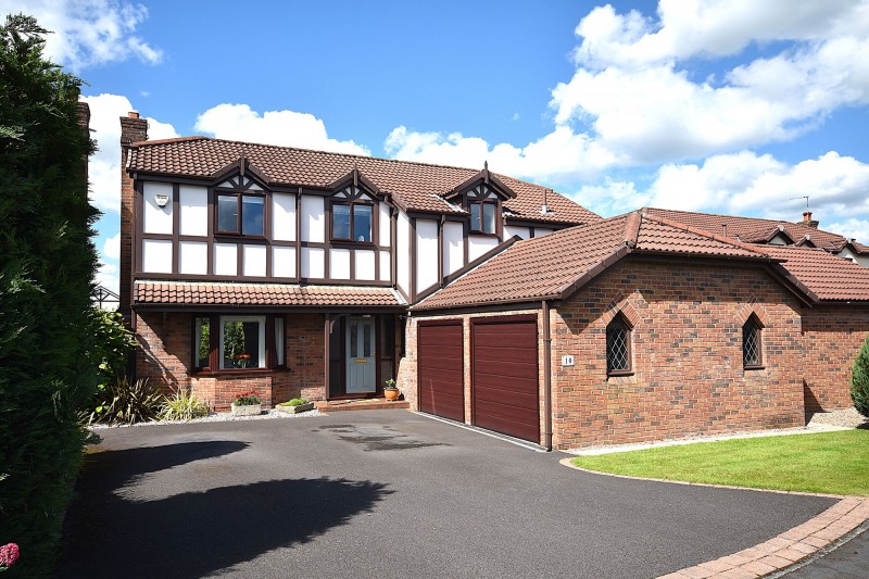 Farmfield Drive, Macclesfield, SK10