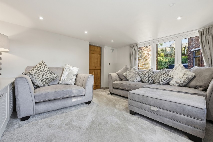 Images for New Road, Prestbury, SK10