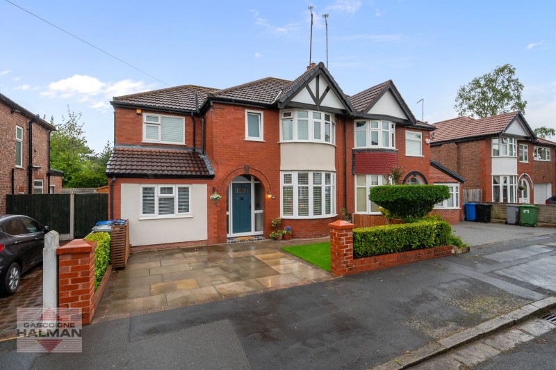 Langdale Road, Sale, M33