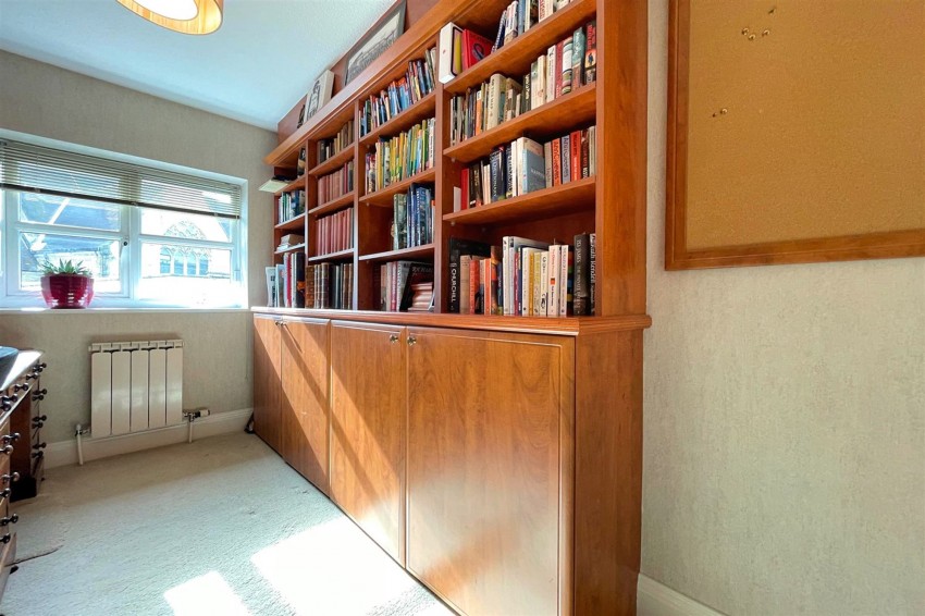 Images for Greylands Close, Sale, M33