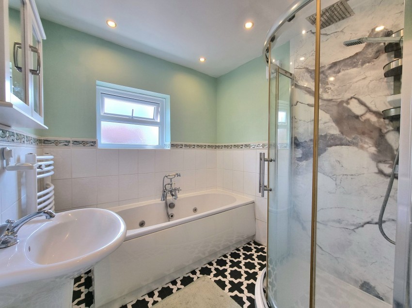 Images for Cranston Drive, Sale, M33