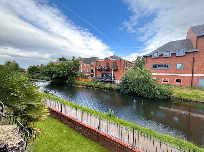 Images for Waterside, Sale, M33