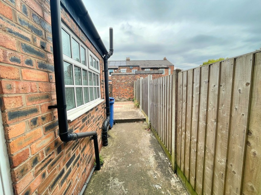 Images for Field Road, Sale, M33