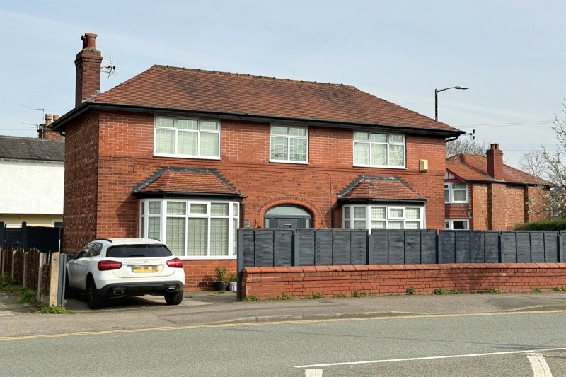 Ashfield Road, Sale, M33